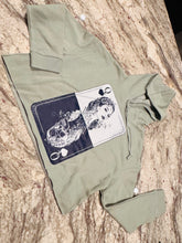 Load image into Gallery viewer, Crop Ritual On Main Skull Queen Hoodie - Sand Green
